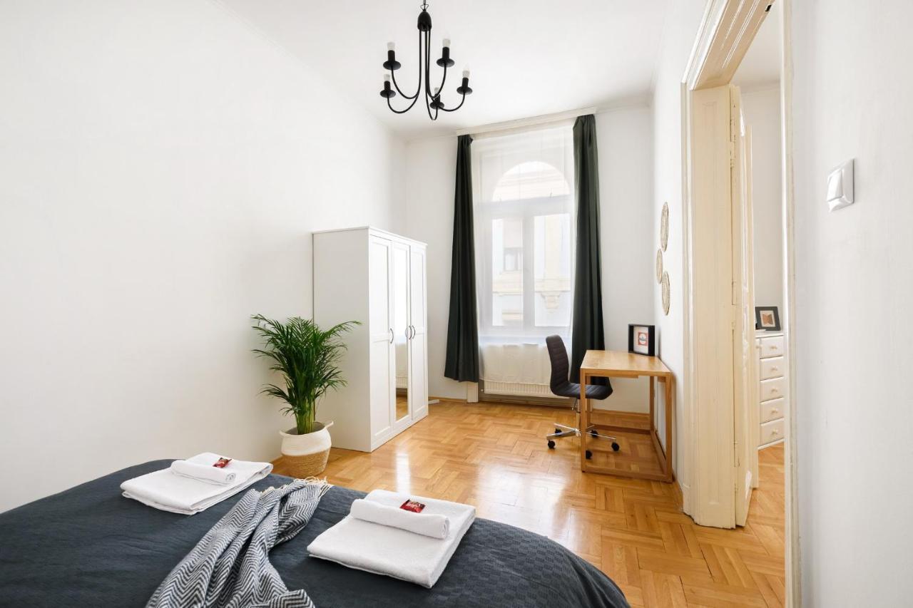 בודפשט Spacious & Serene Downtown Home With Free Parking מראה חיצוני תמונה