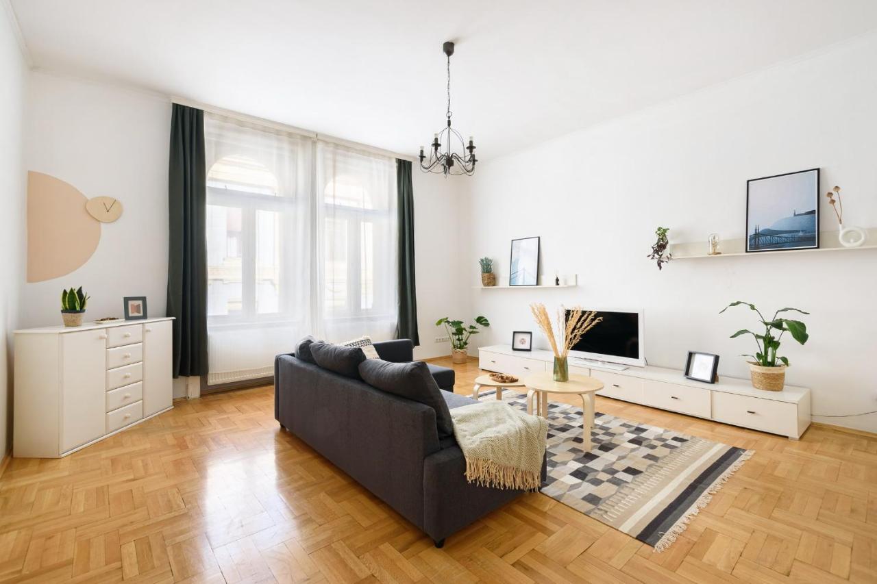 בודפשט Spacious & Serene Downtown Home With Free Parking מראה חיצוני תמונה