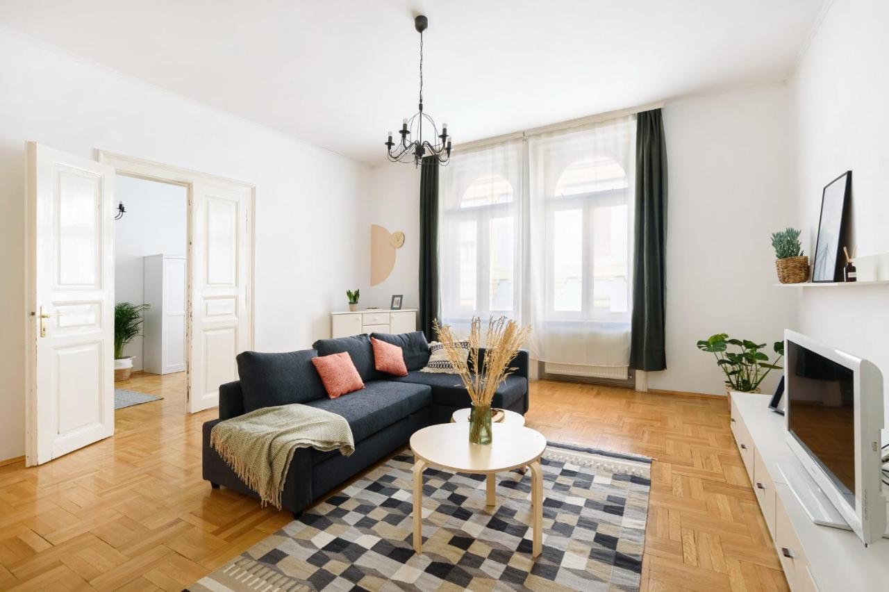 בודפשט Spacious & Serene Downtown Home With Free Parking מראה חיצוני תמונה